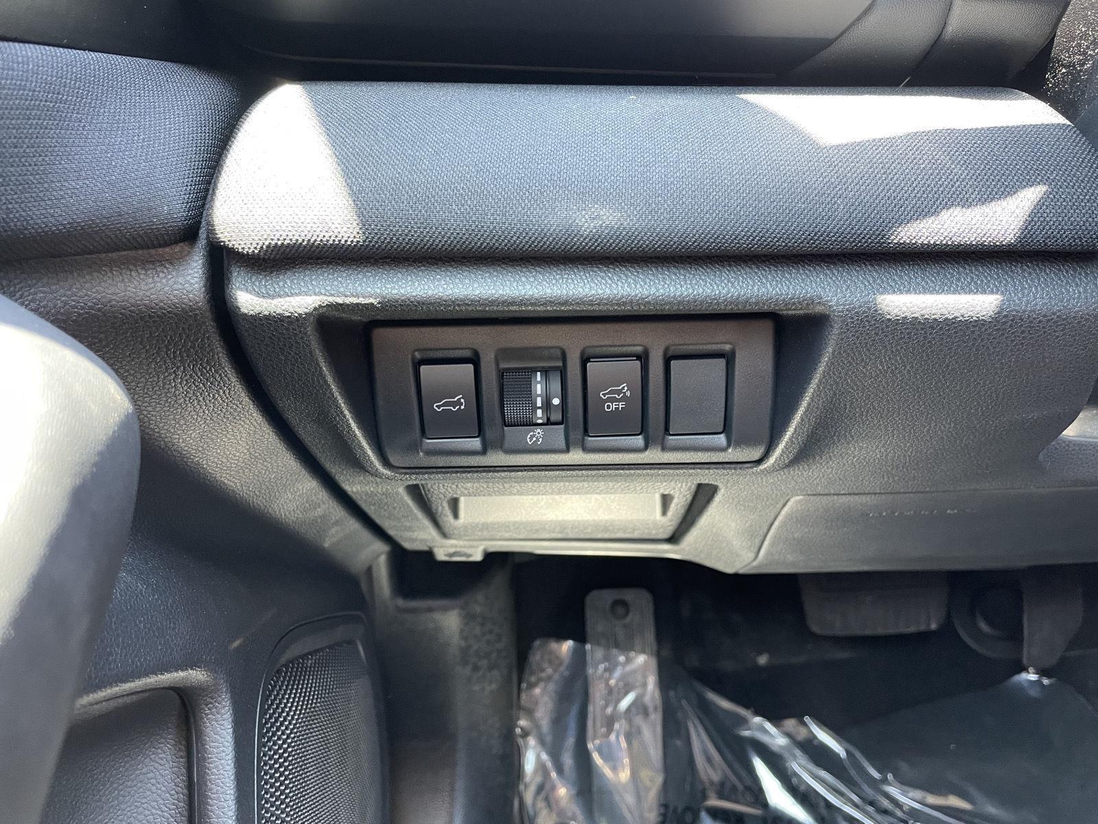 Vehicle photo 29