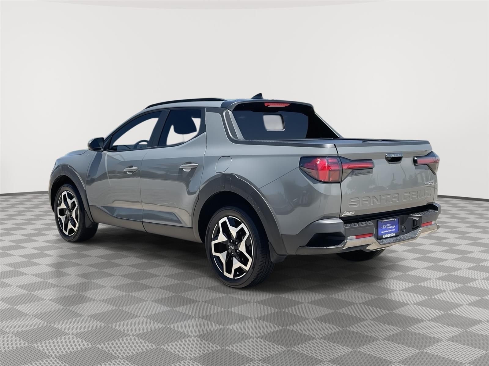 Vehicle photo 9