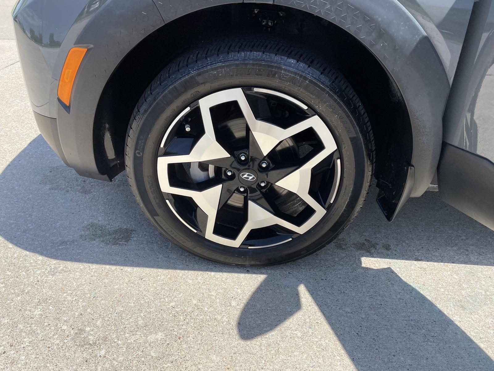 Vehicle photo 10
