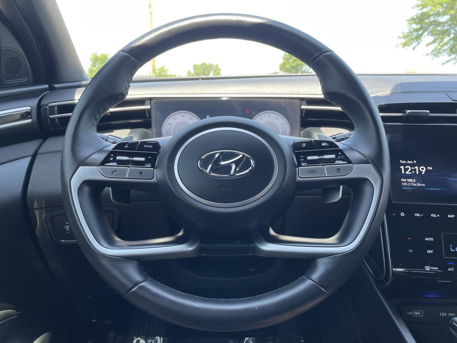 Vehicle photo 12