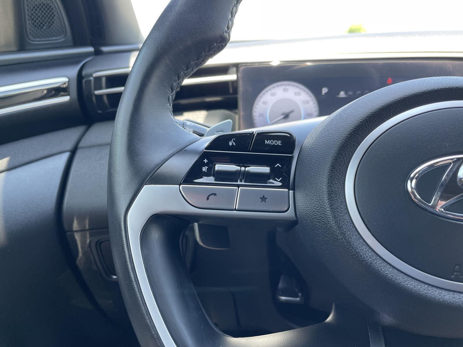 Vehicle photo 13