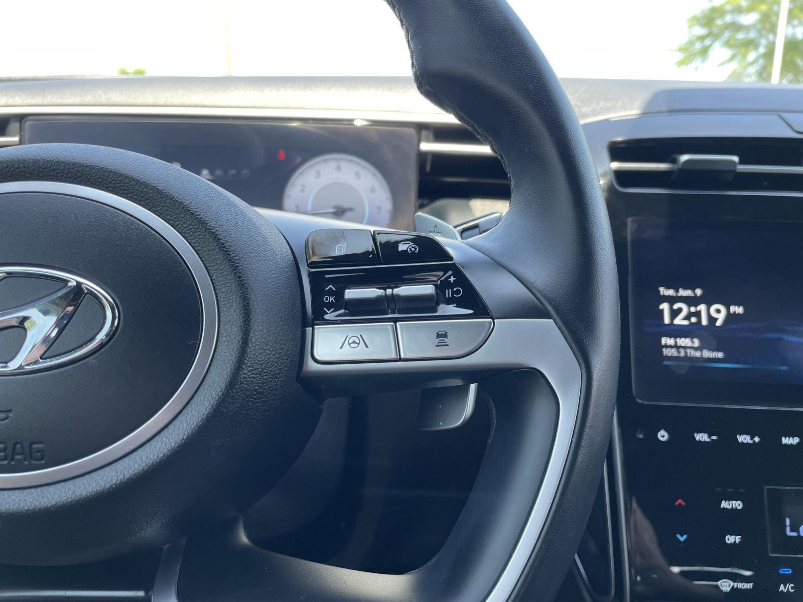 Vehicle photo 14