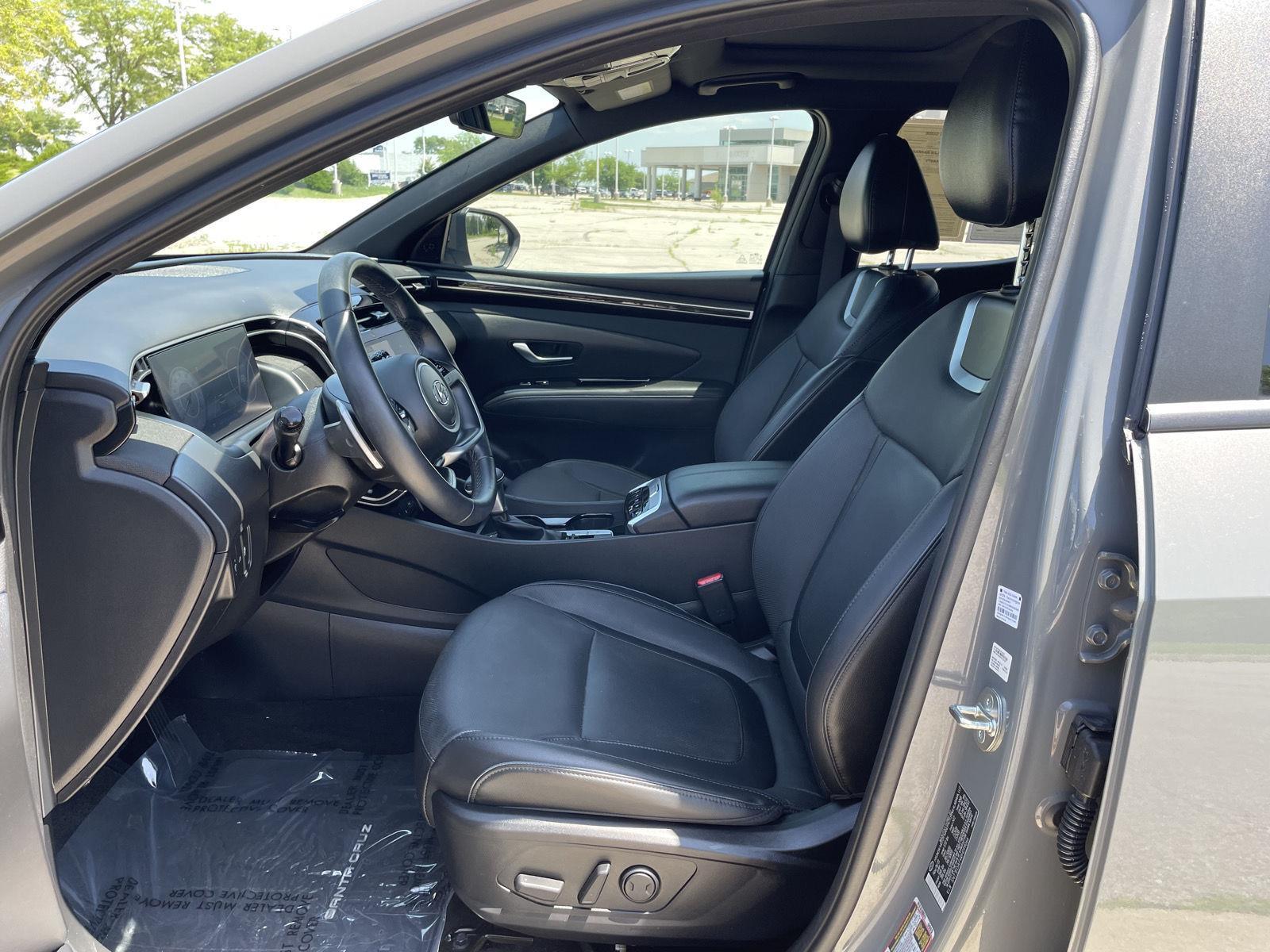 Vehicle photo 17