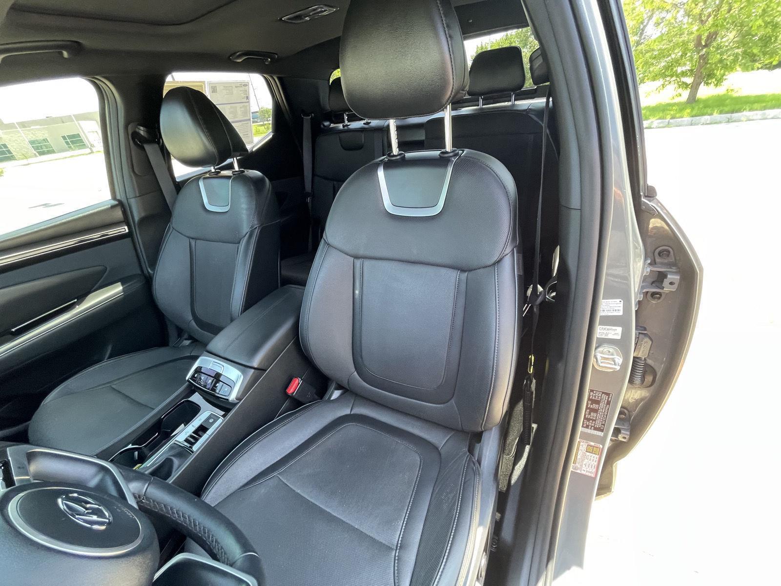Vehicle photo 18