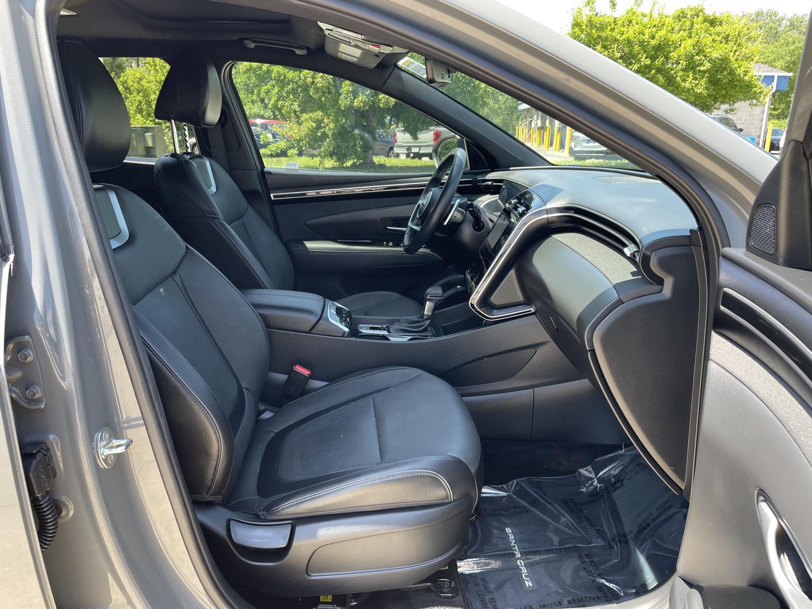 Vehicle photo 19