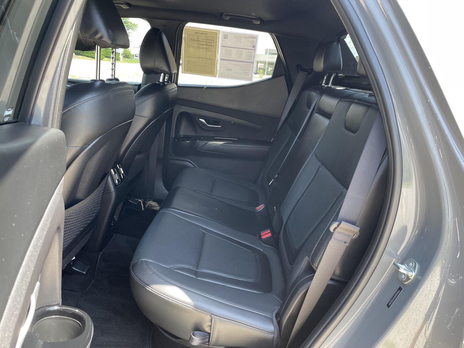 Vehicle photo 20