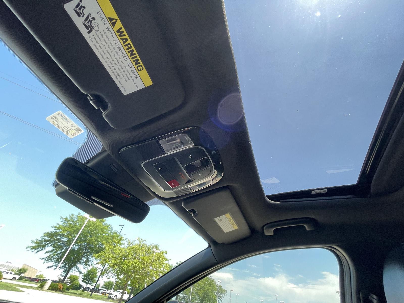 Vehicle photo 21