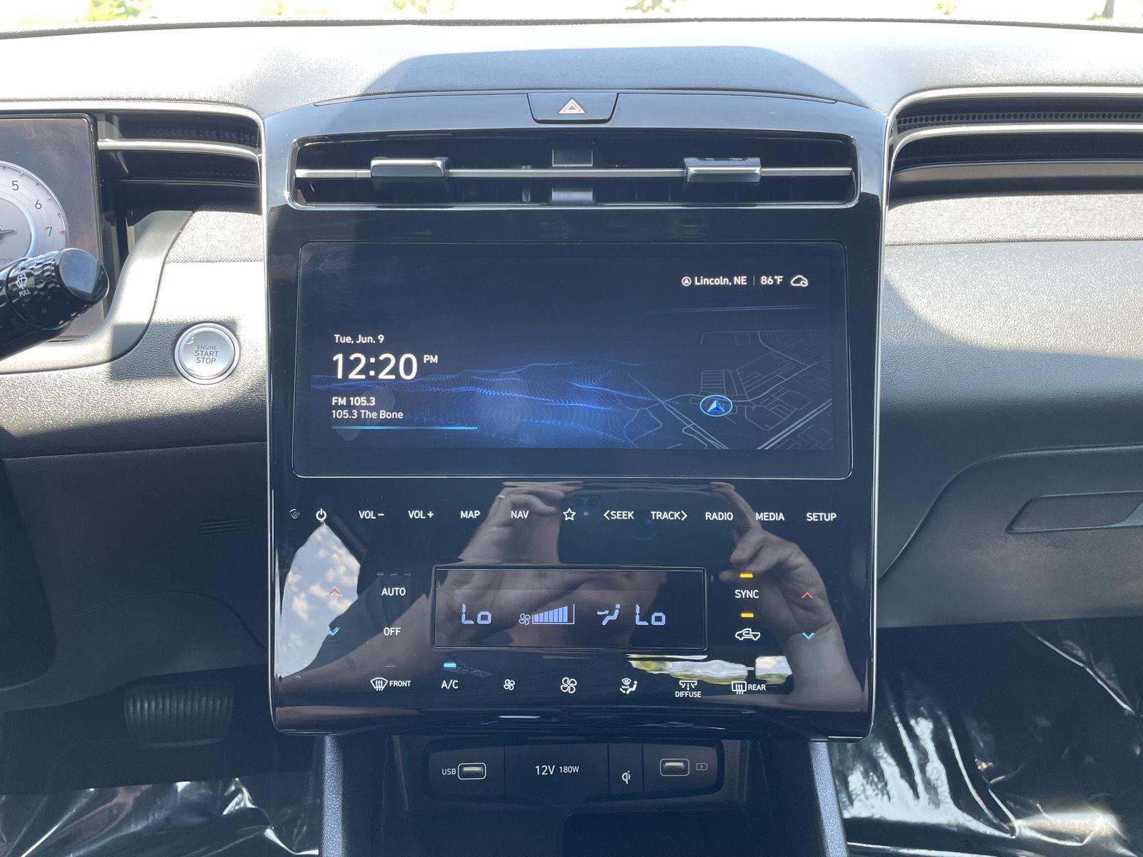 Vehicle photo 22