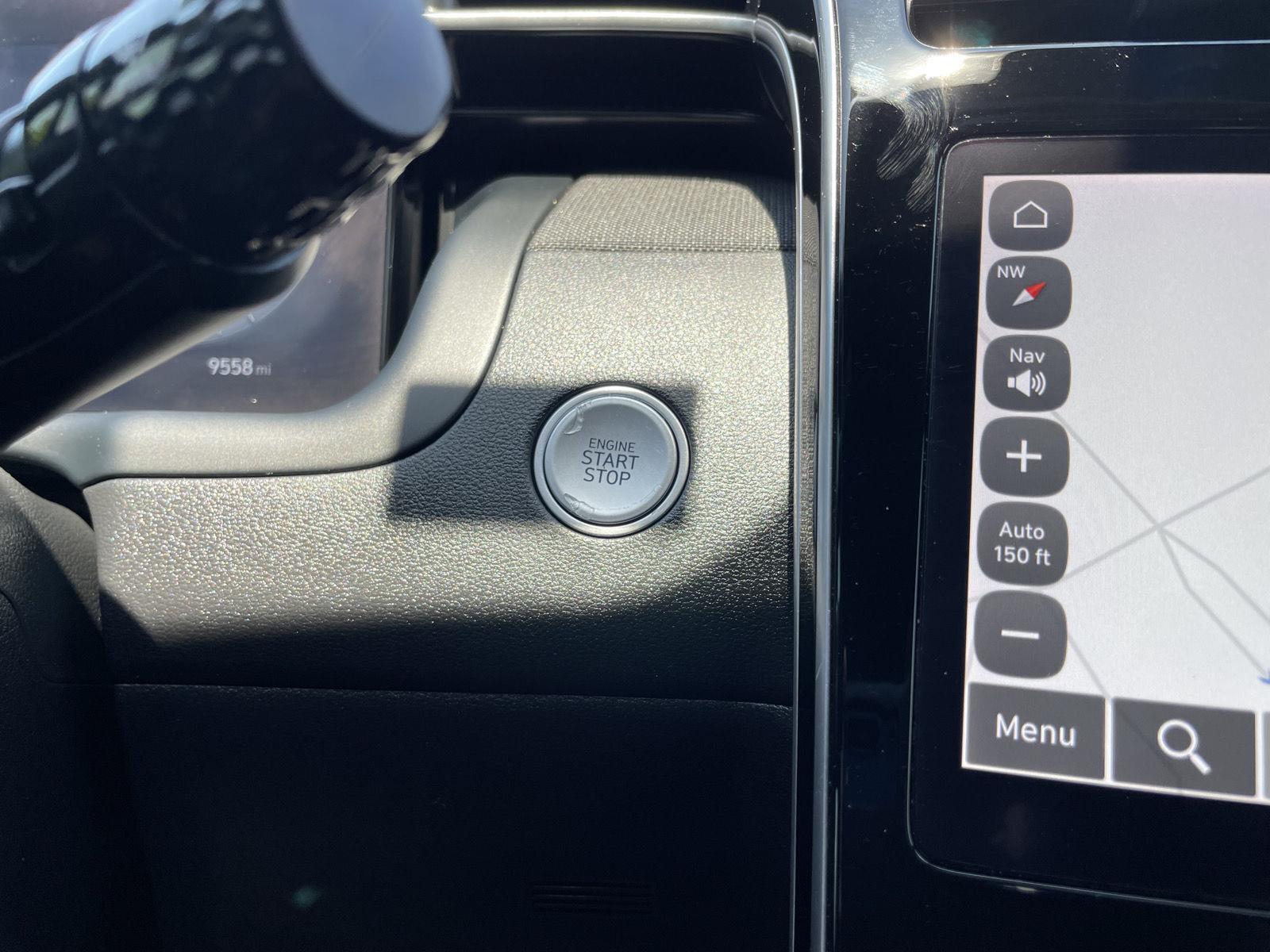 Vehicle photo 26