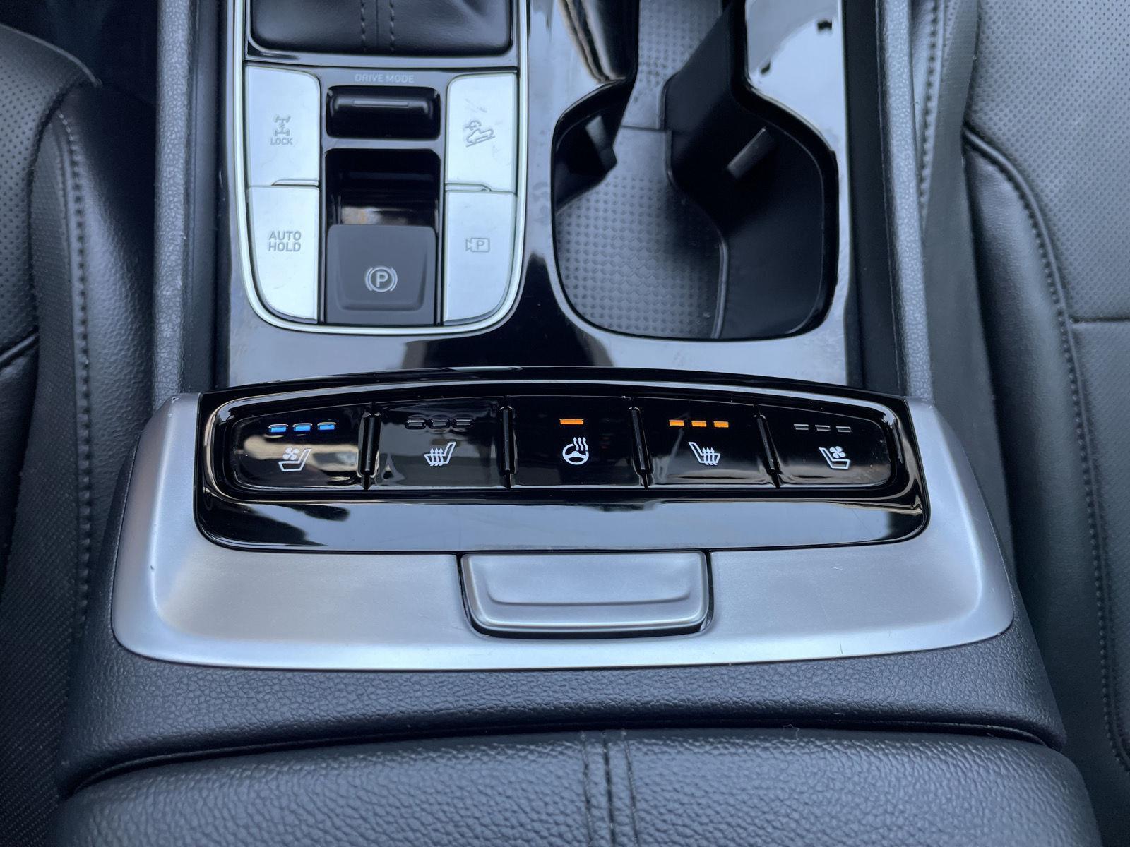 Vehicle photo 28