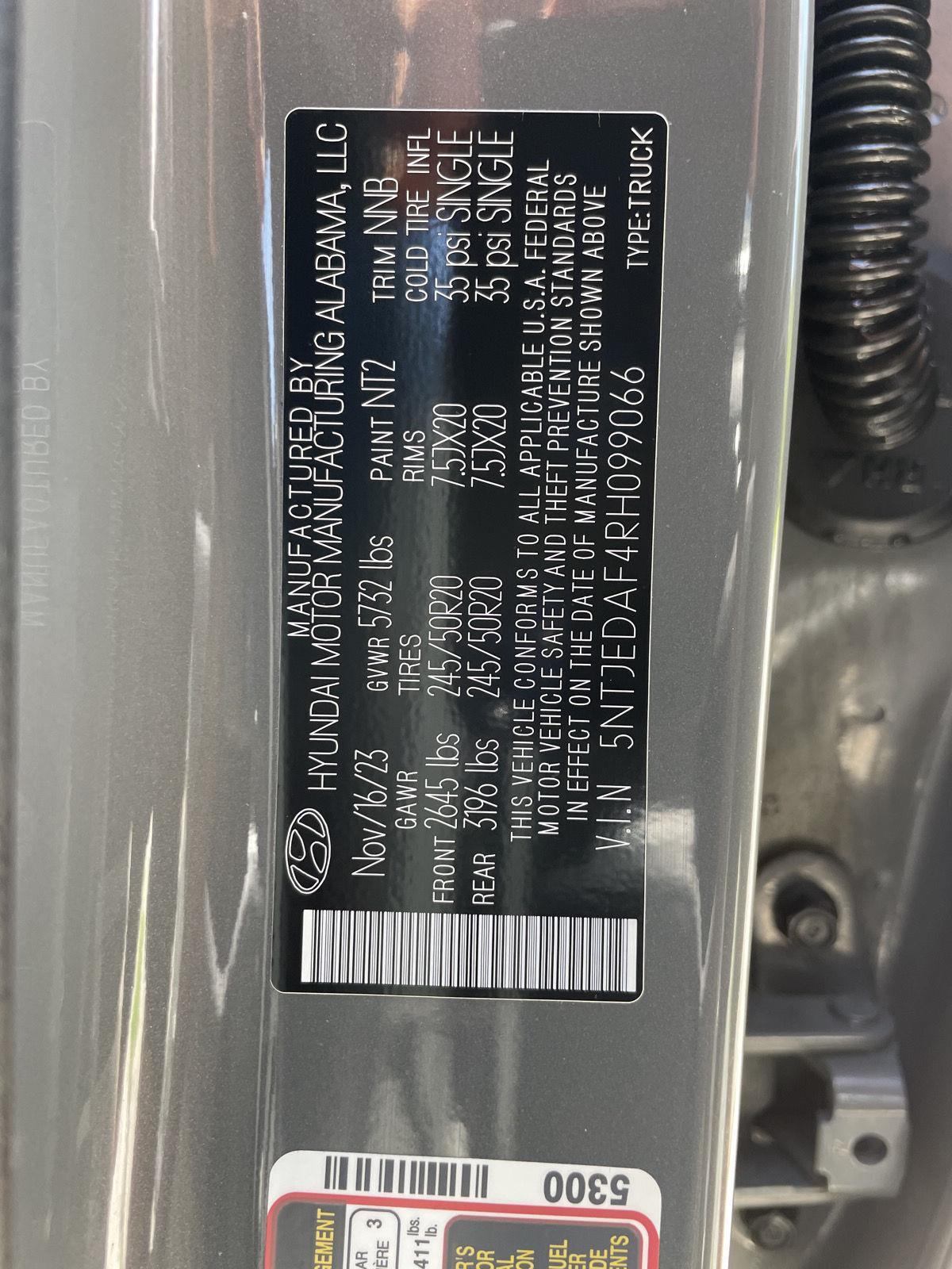 Vehicle photo 33