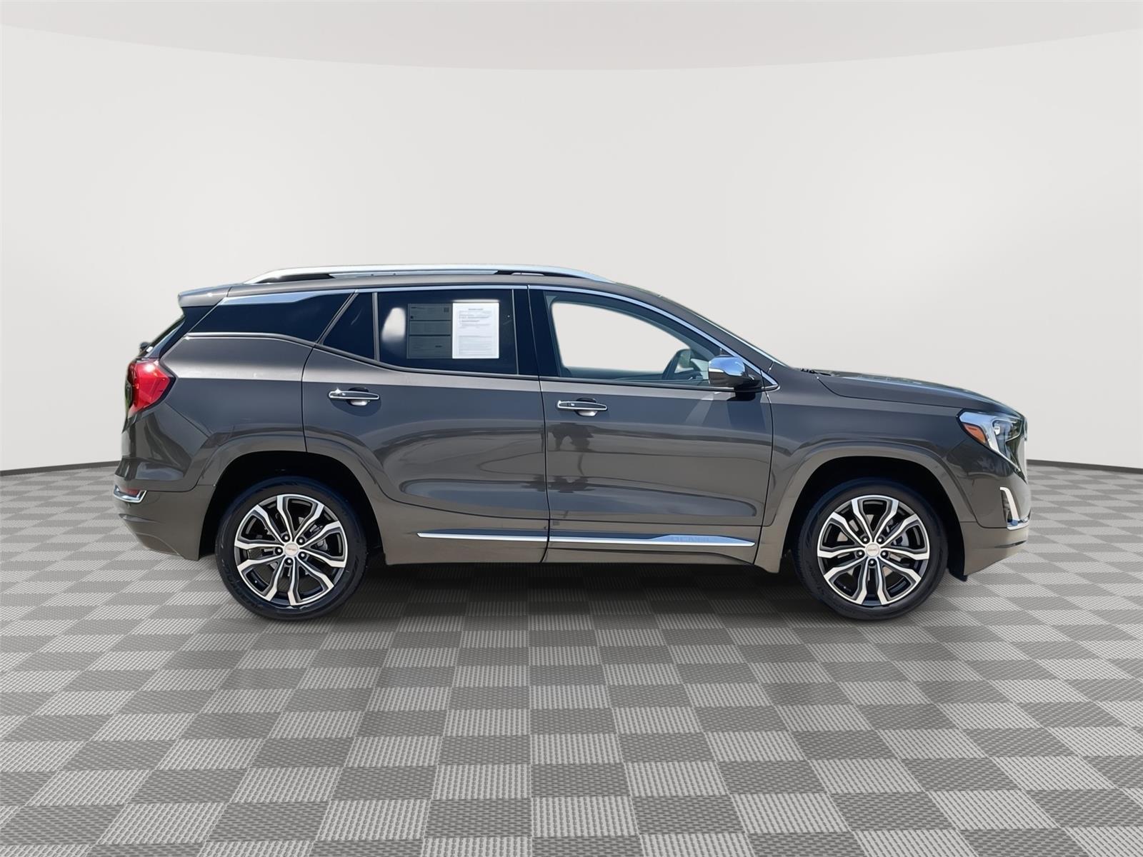 Vehicle photo 6