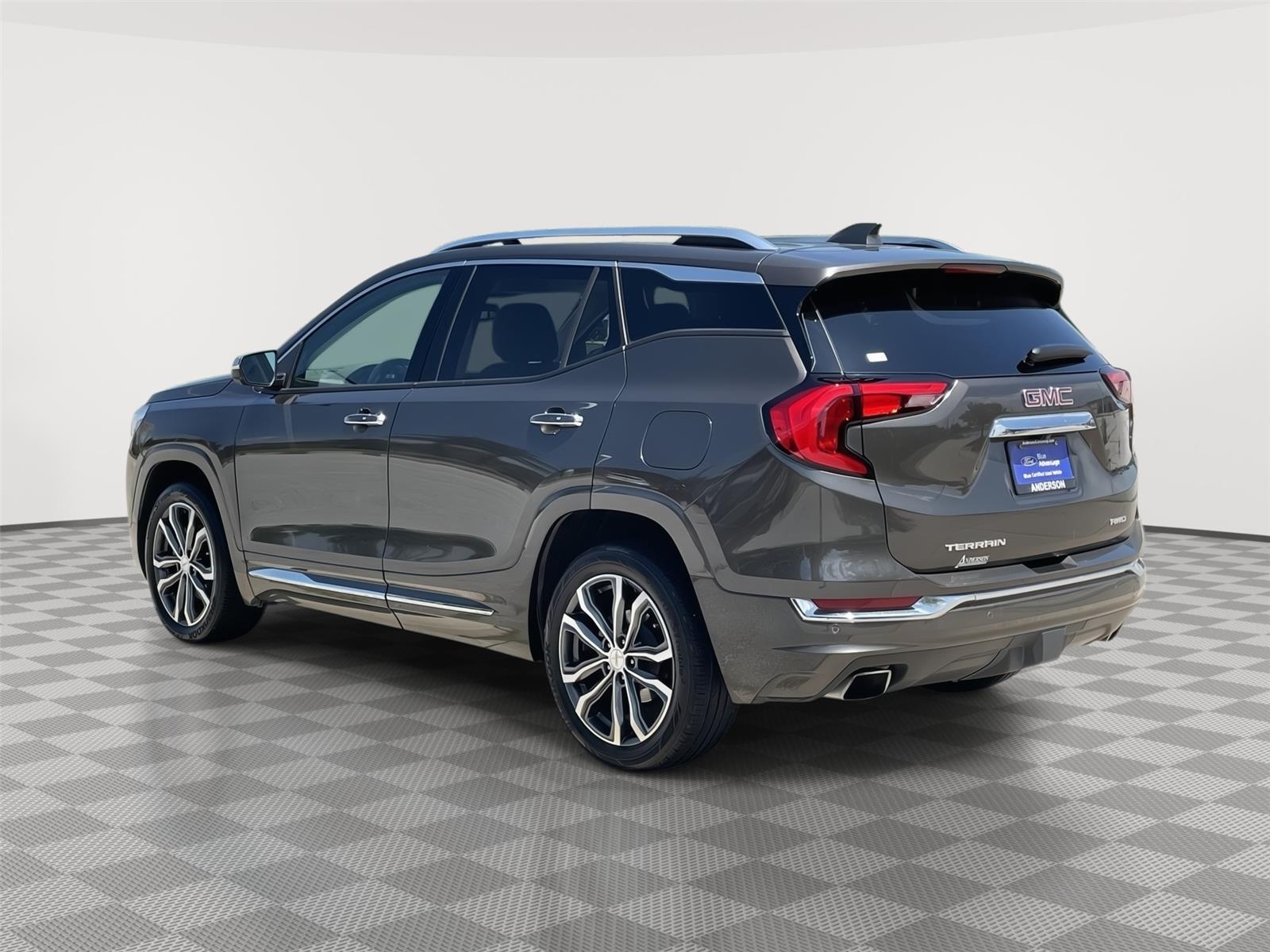 Vehicle photo 9