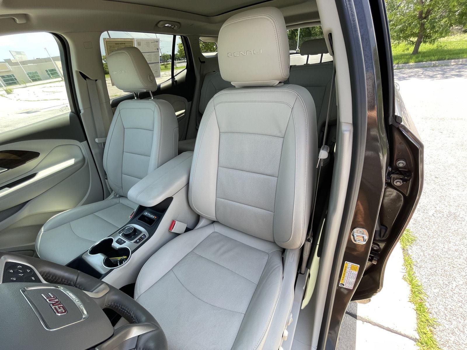 Vehicle photo 18
