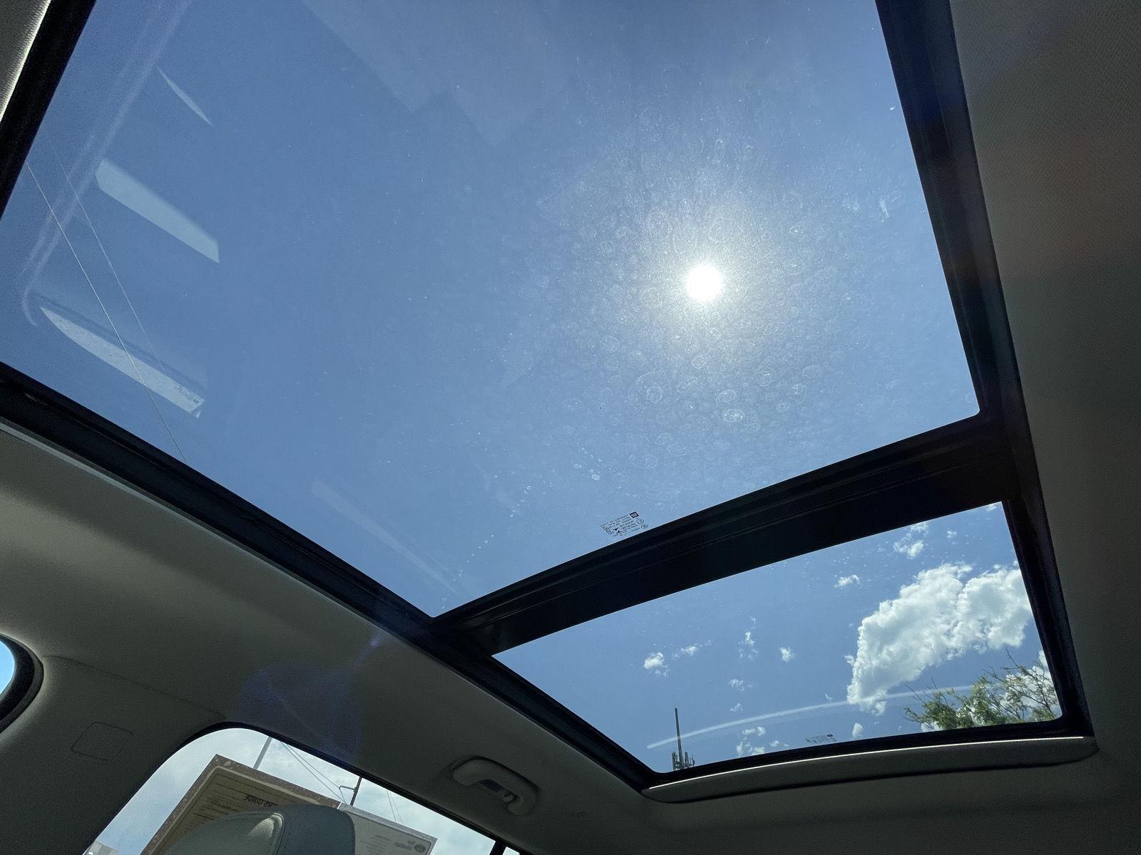 Vehicle photo 23