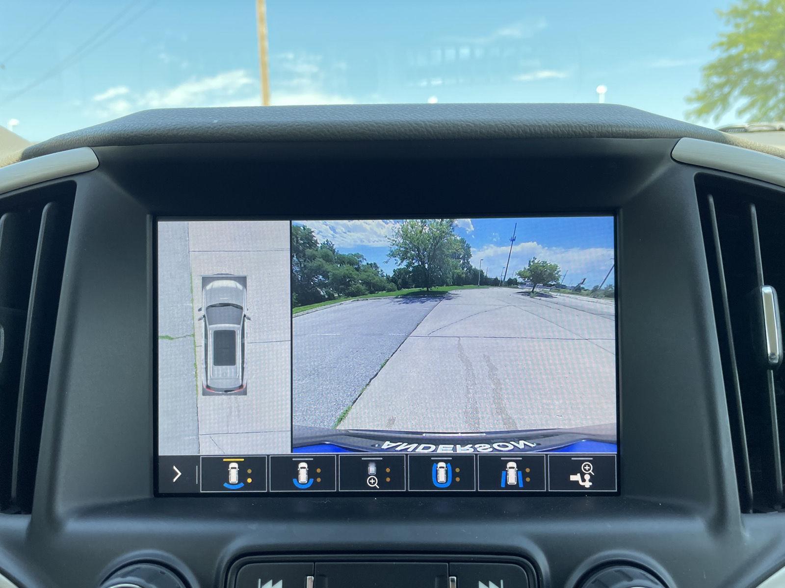 Vehicle photo 25
