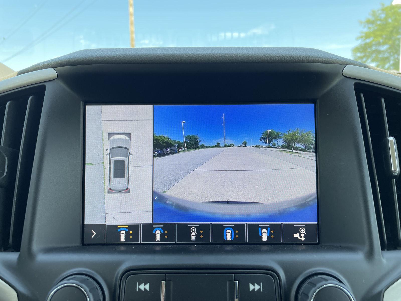 Vehicle photo 26