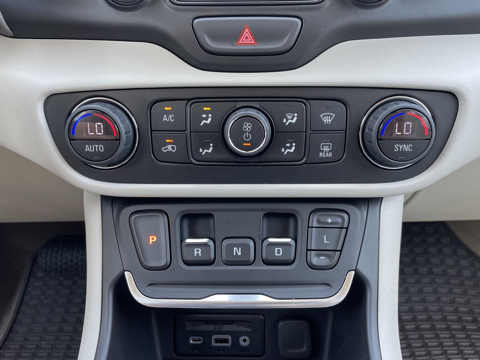 Vehicle photo 30