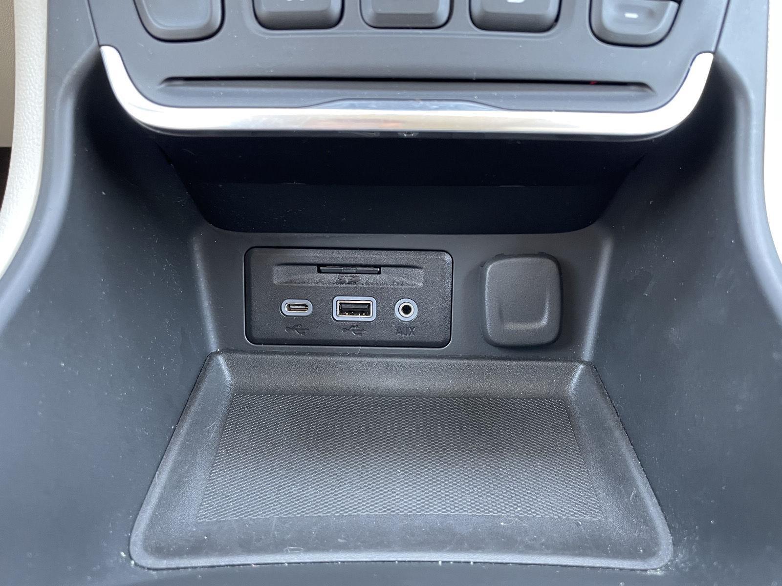 Vehicle photo 31