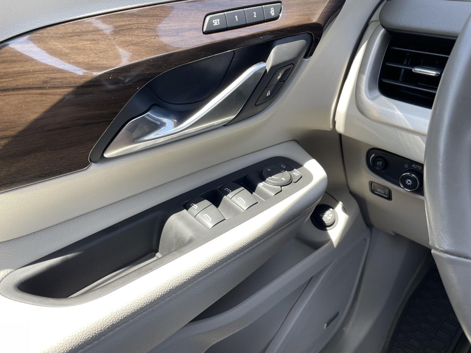 Vehicle photo 34
