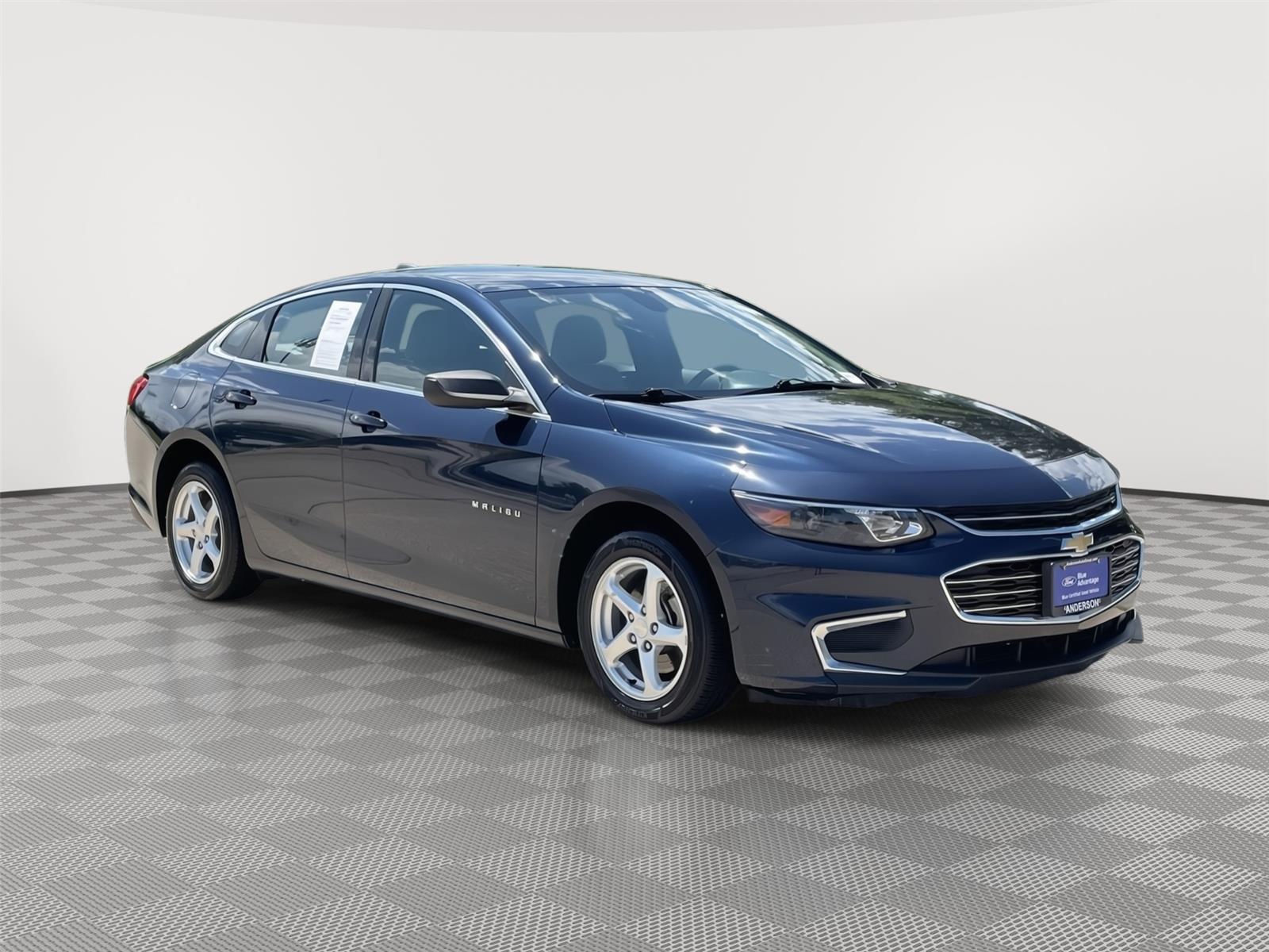 Vehicle photo 5