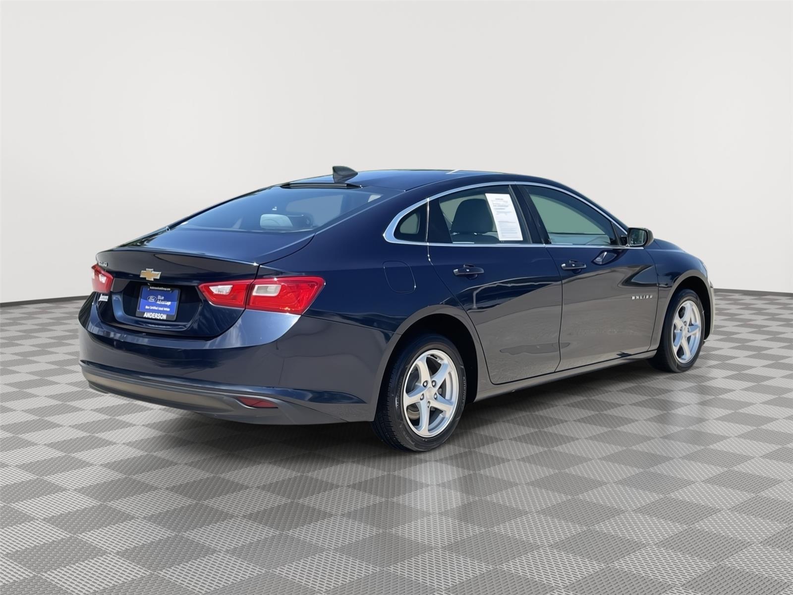 Vehicle photo 7