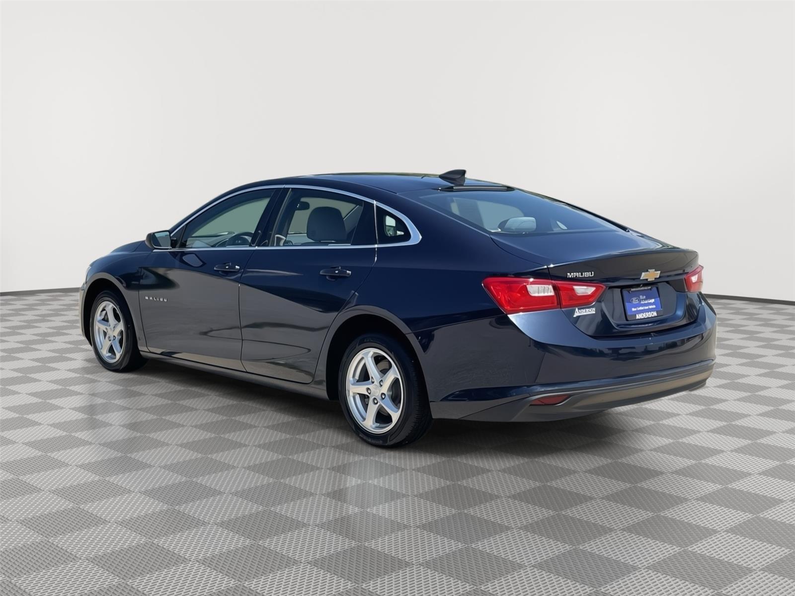 Vehicle photo 9