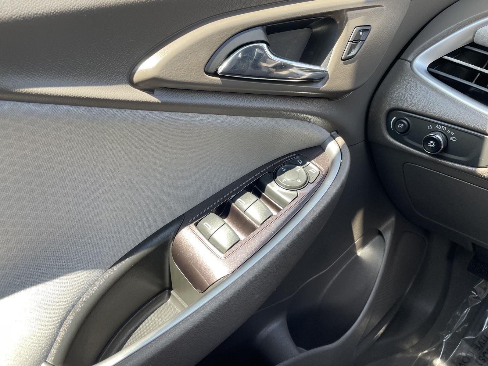 Vehicle photo 28