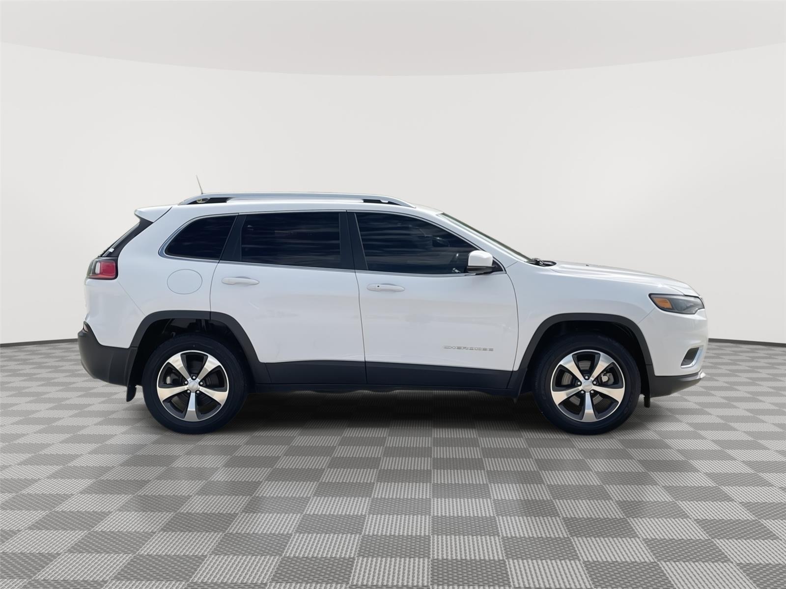 Used 2019 Jeep Cherokee for sale in Lincoln NE