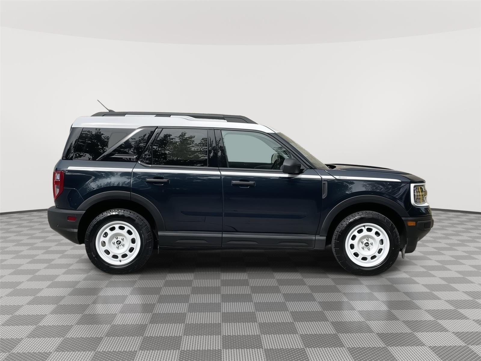 Vehicle photo 6