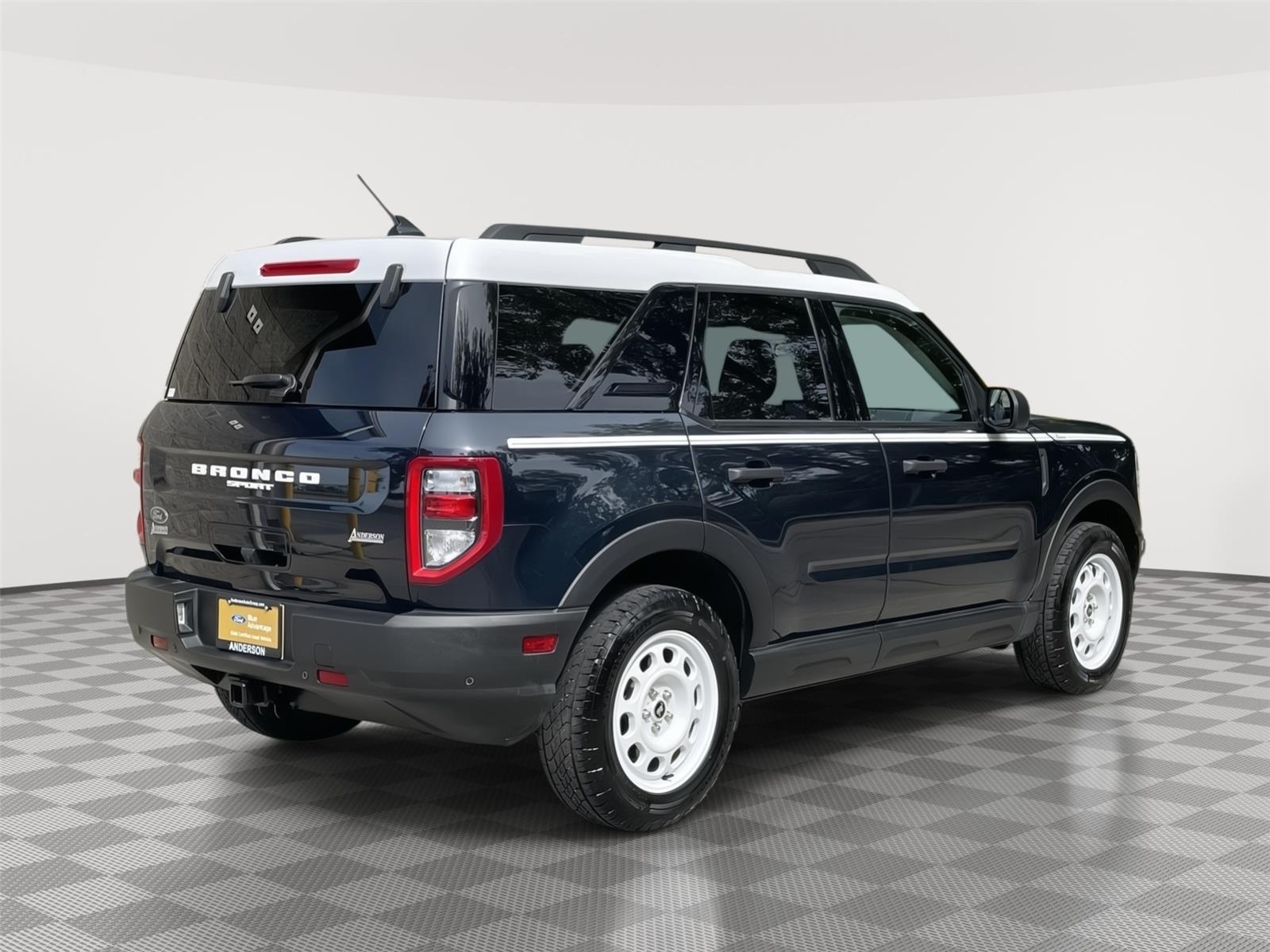 Vehicle photo 7