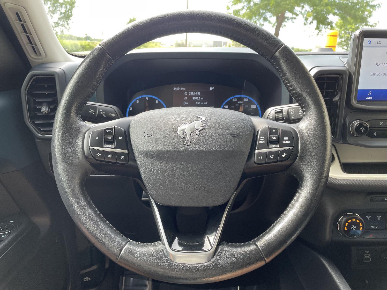 Vehicle photo 12