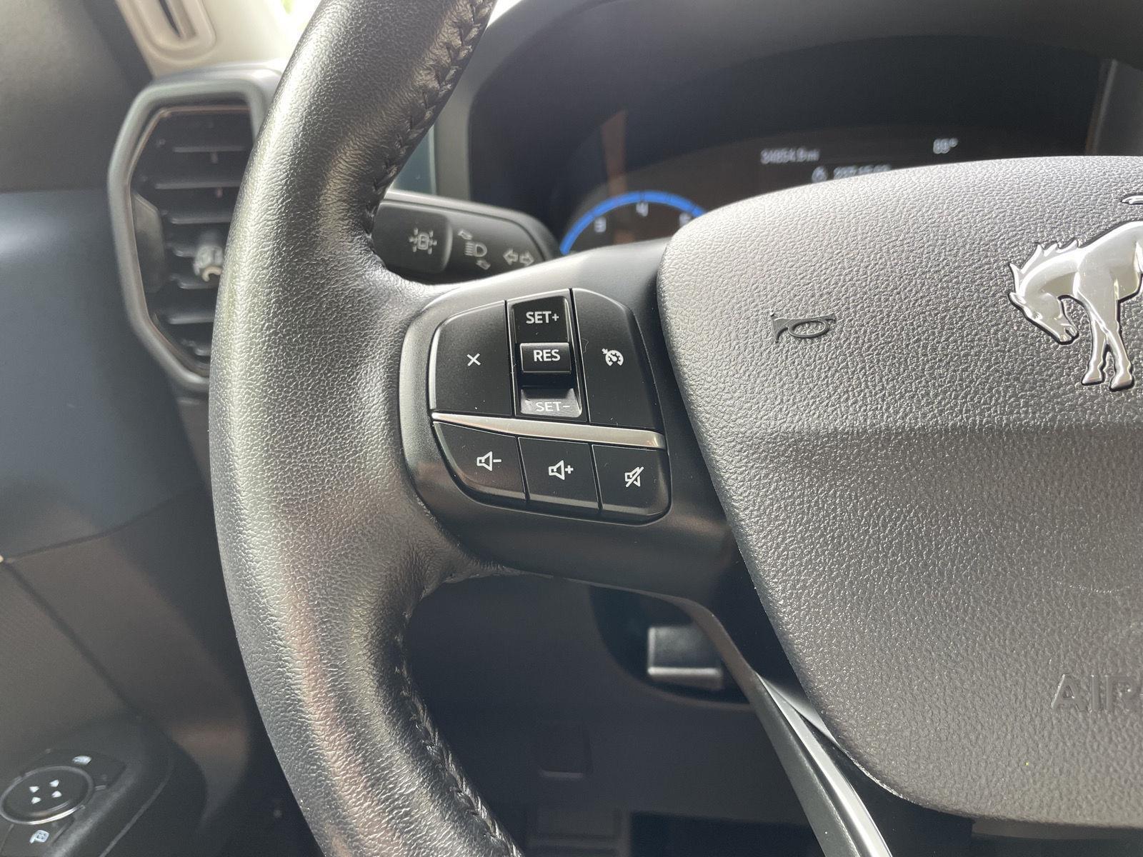 Vehicle photo 13