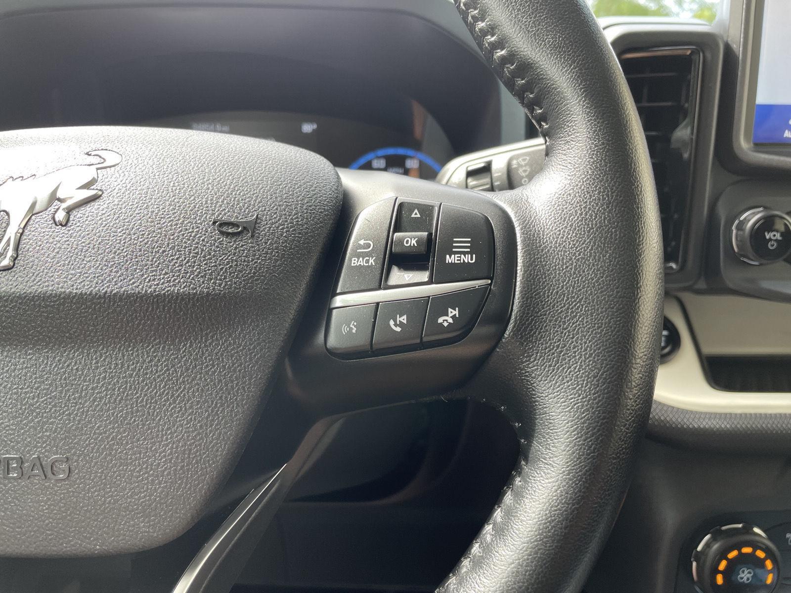 Vehicle photo 14