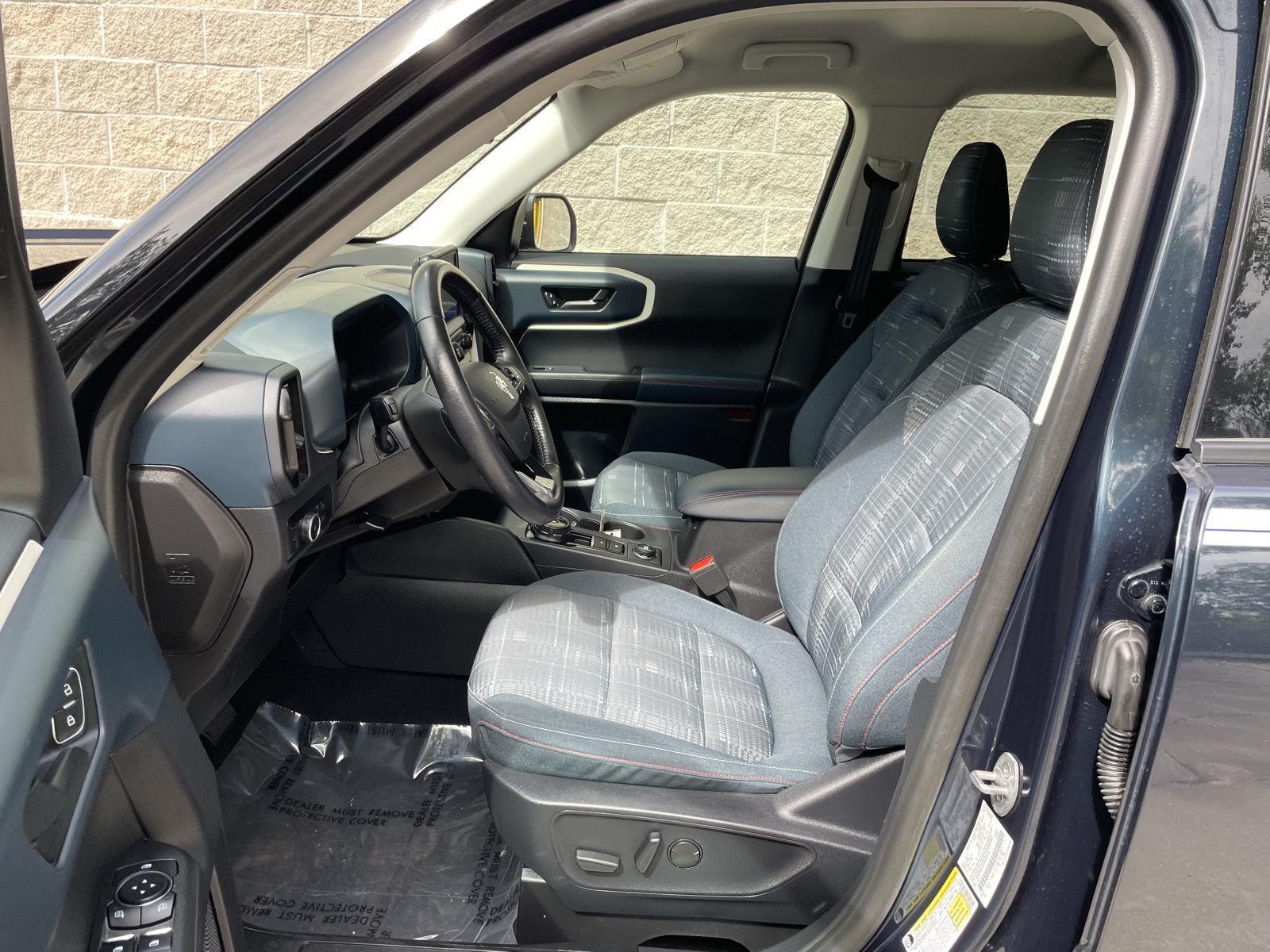 Vehicle photo 17