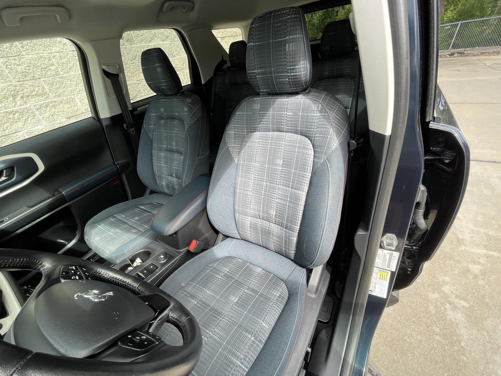 Vehicle photo 18