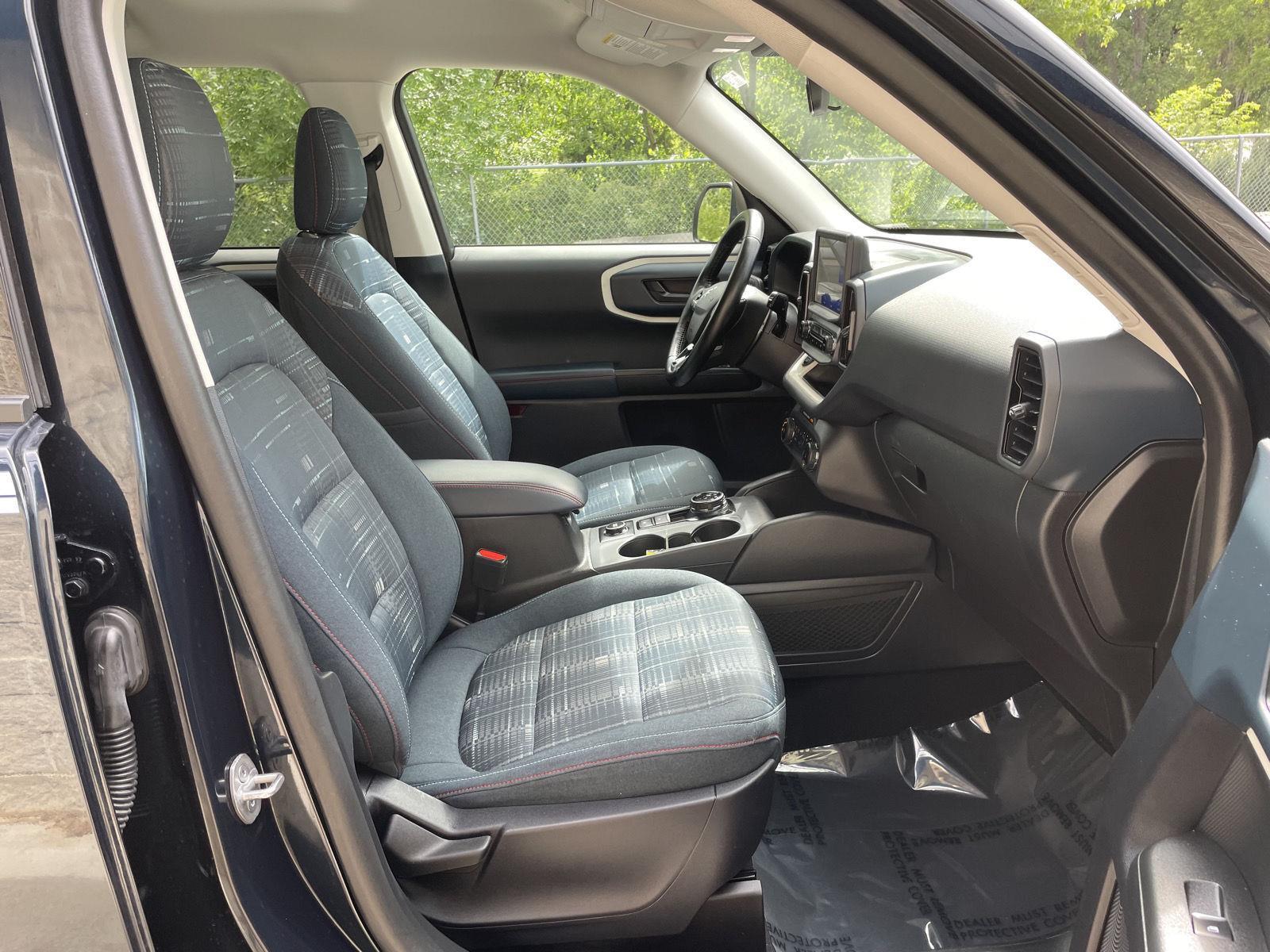 Vehicle photo 19