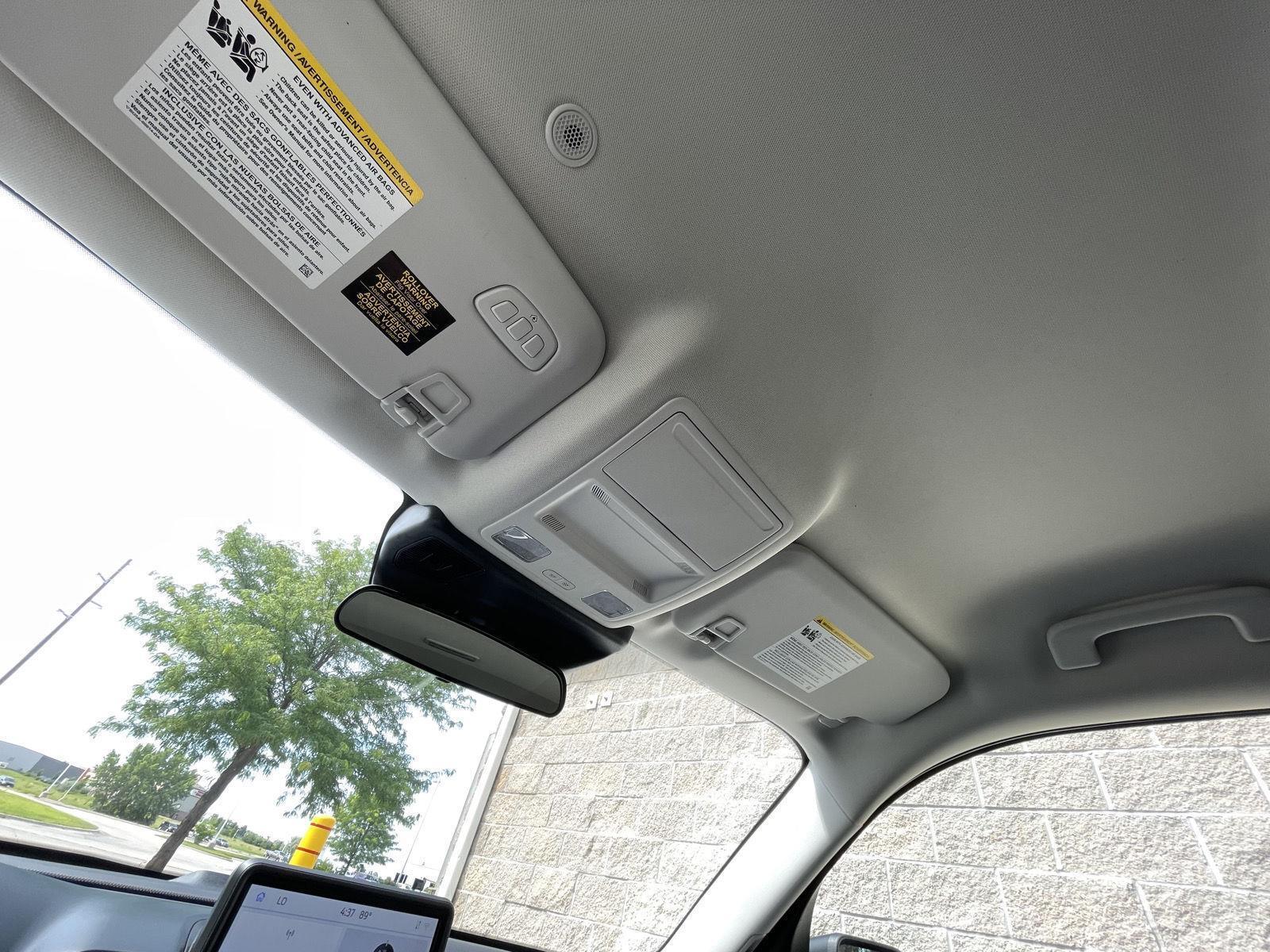 Vehicle photo 21
