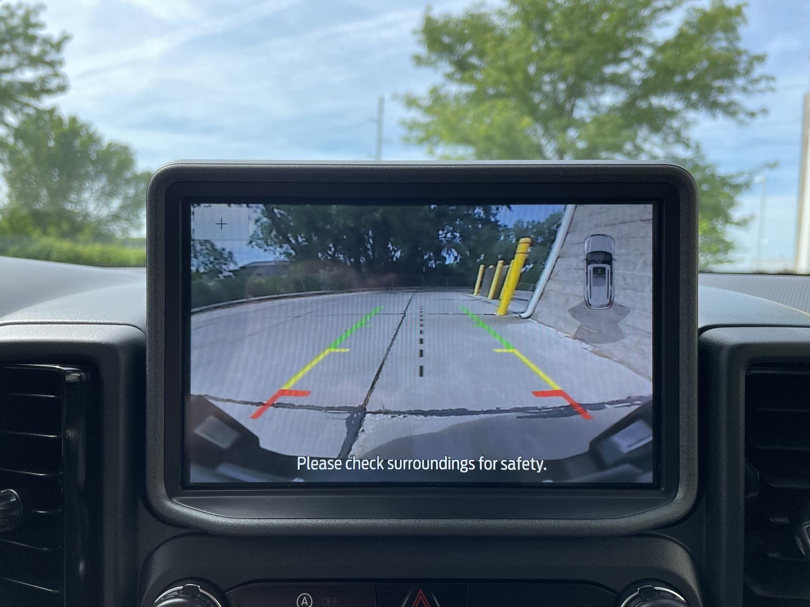 Vehicle photo 23
