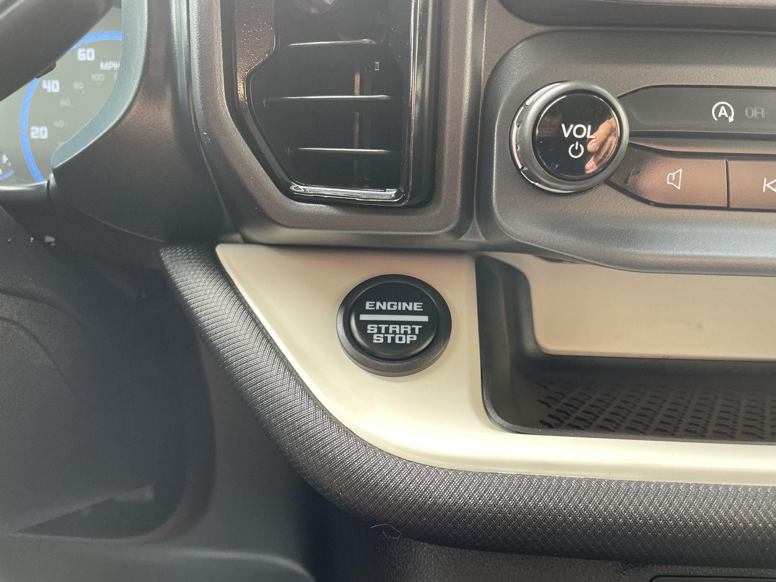 Vehicle photo 24