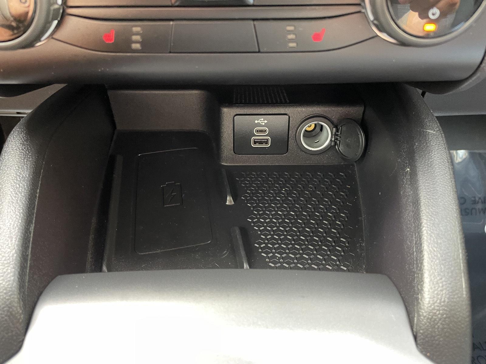 Vehicle photo 28