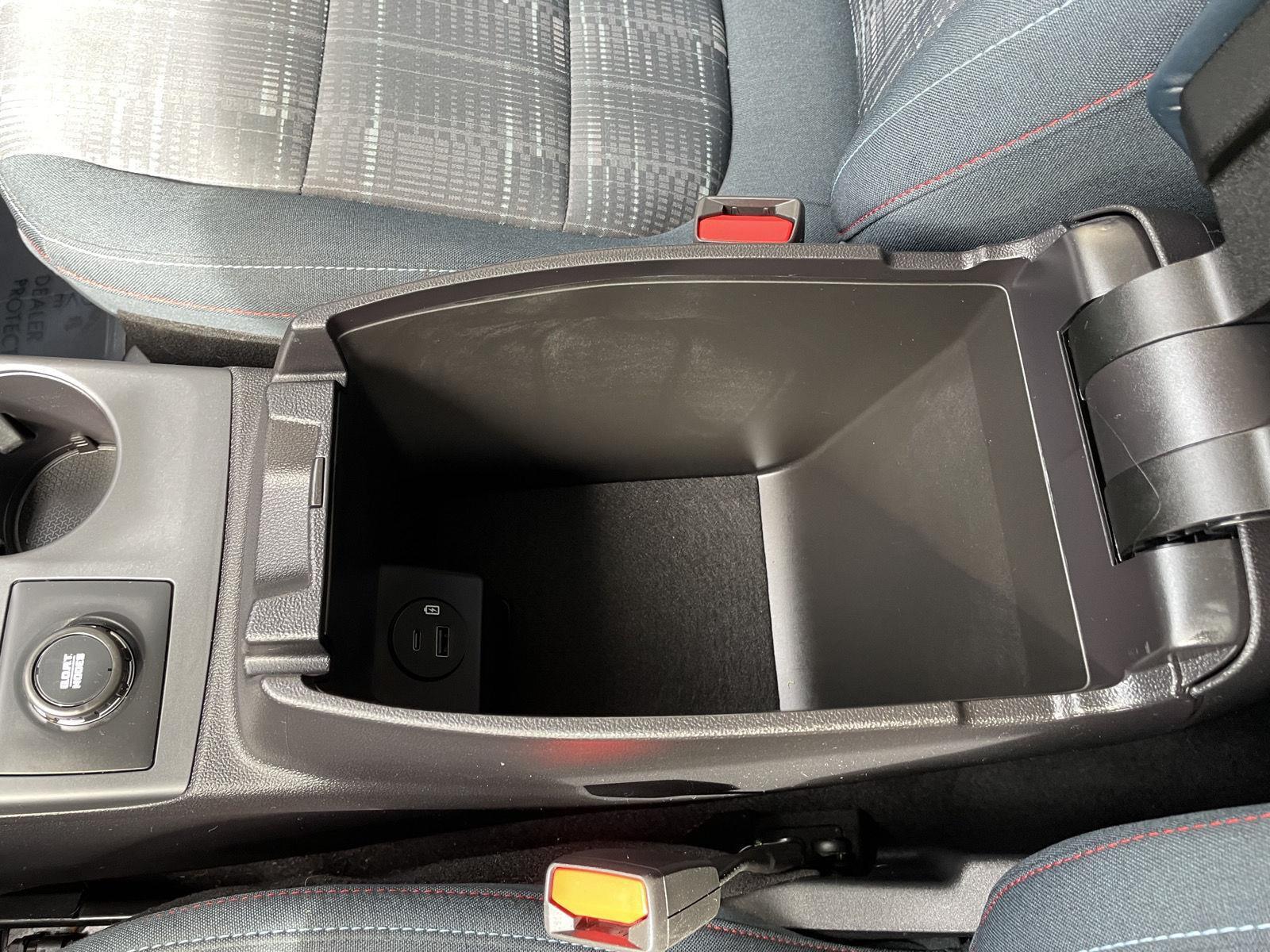 Vehicle photo 31