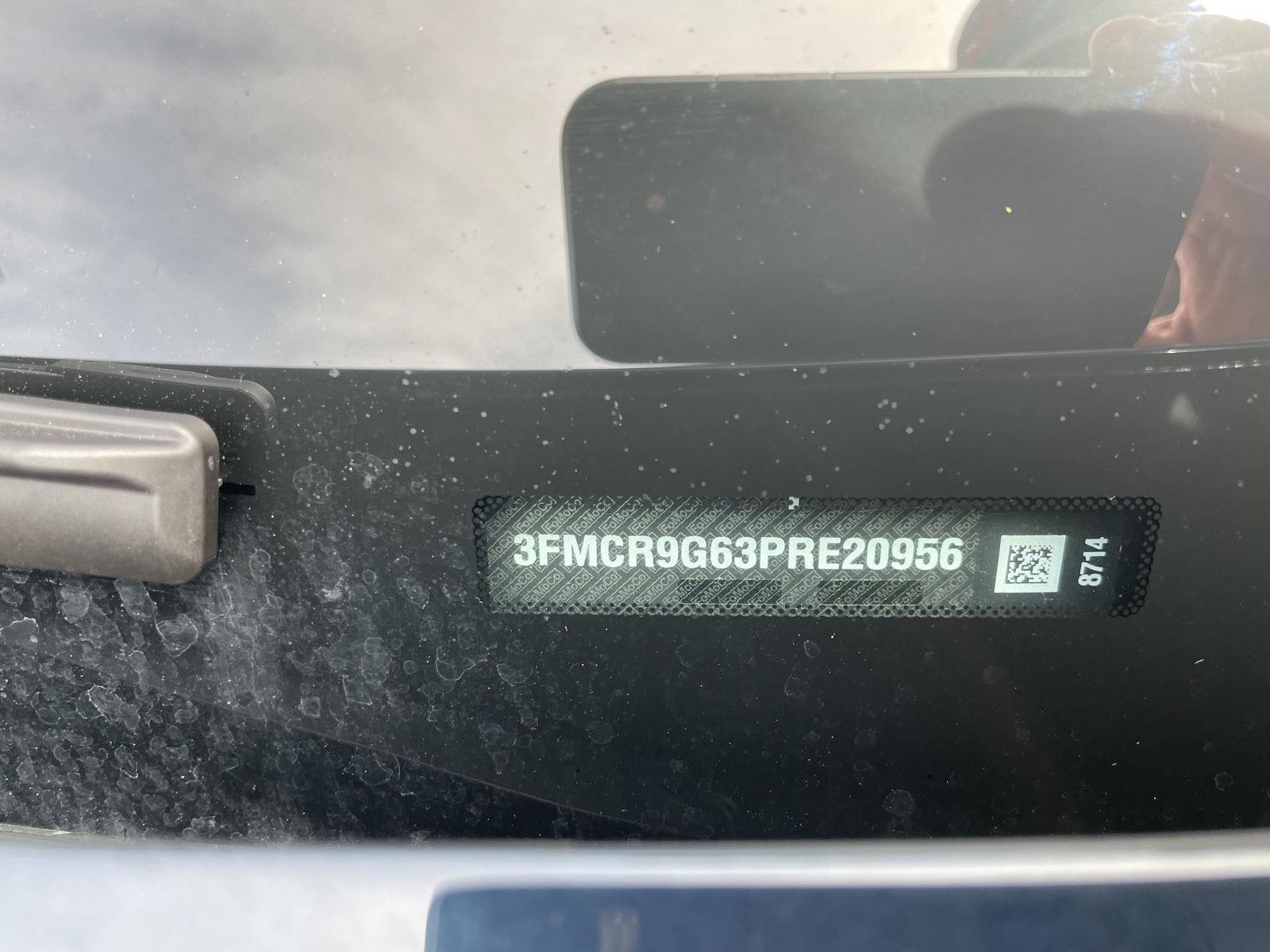Vehicle photo 33