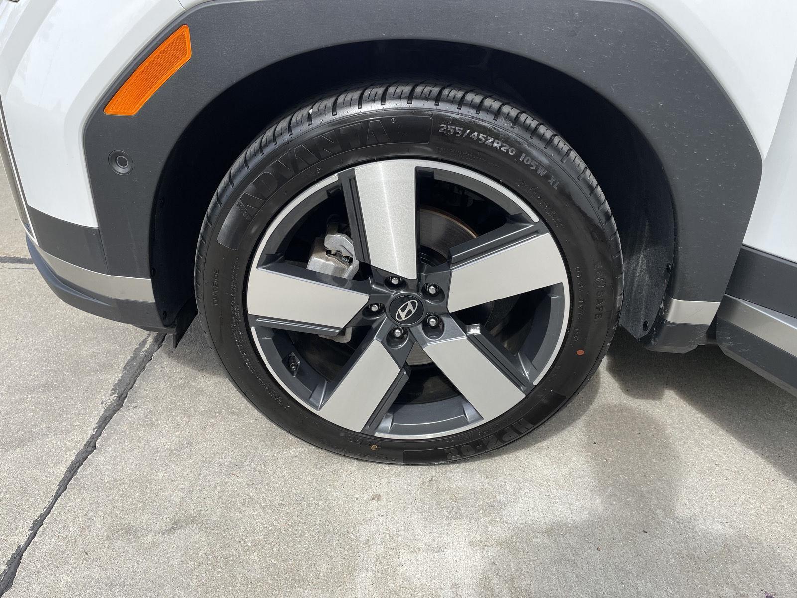 Vehicle photo 10