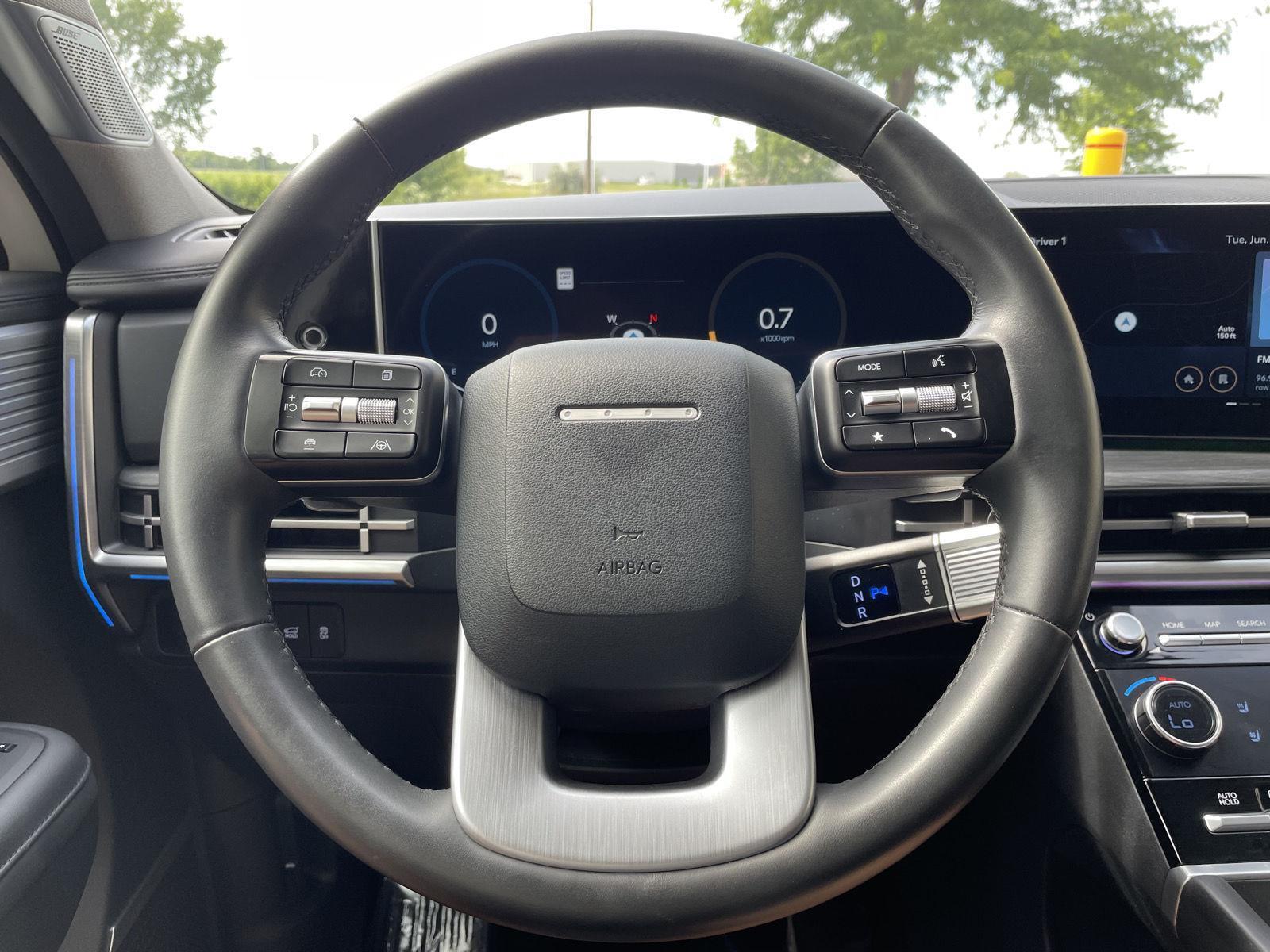 Vehicle photo 12