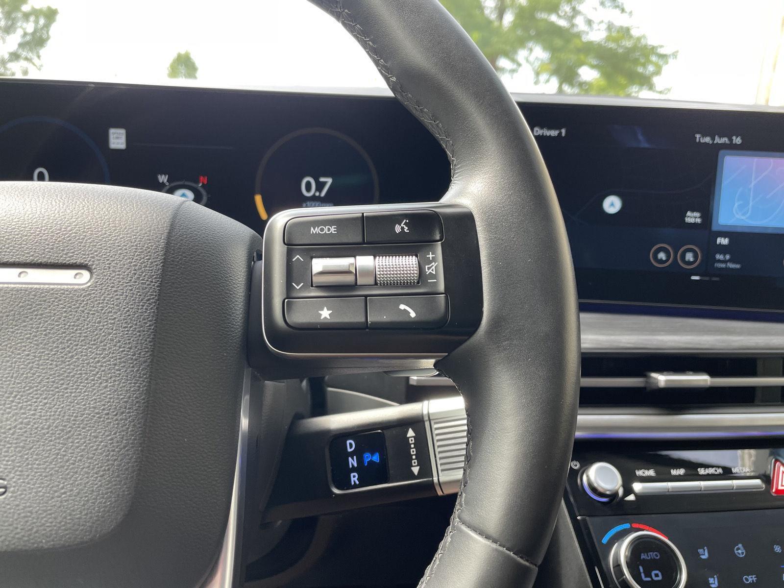 Vehicle photo 14