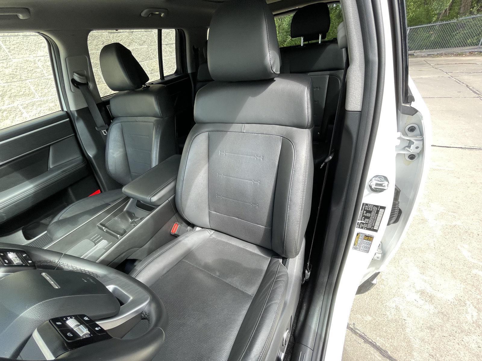 Vehicle photo 18