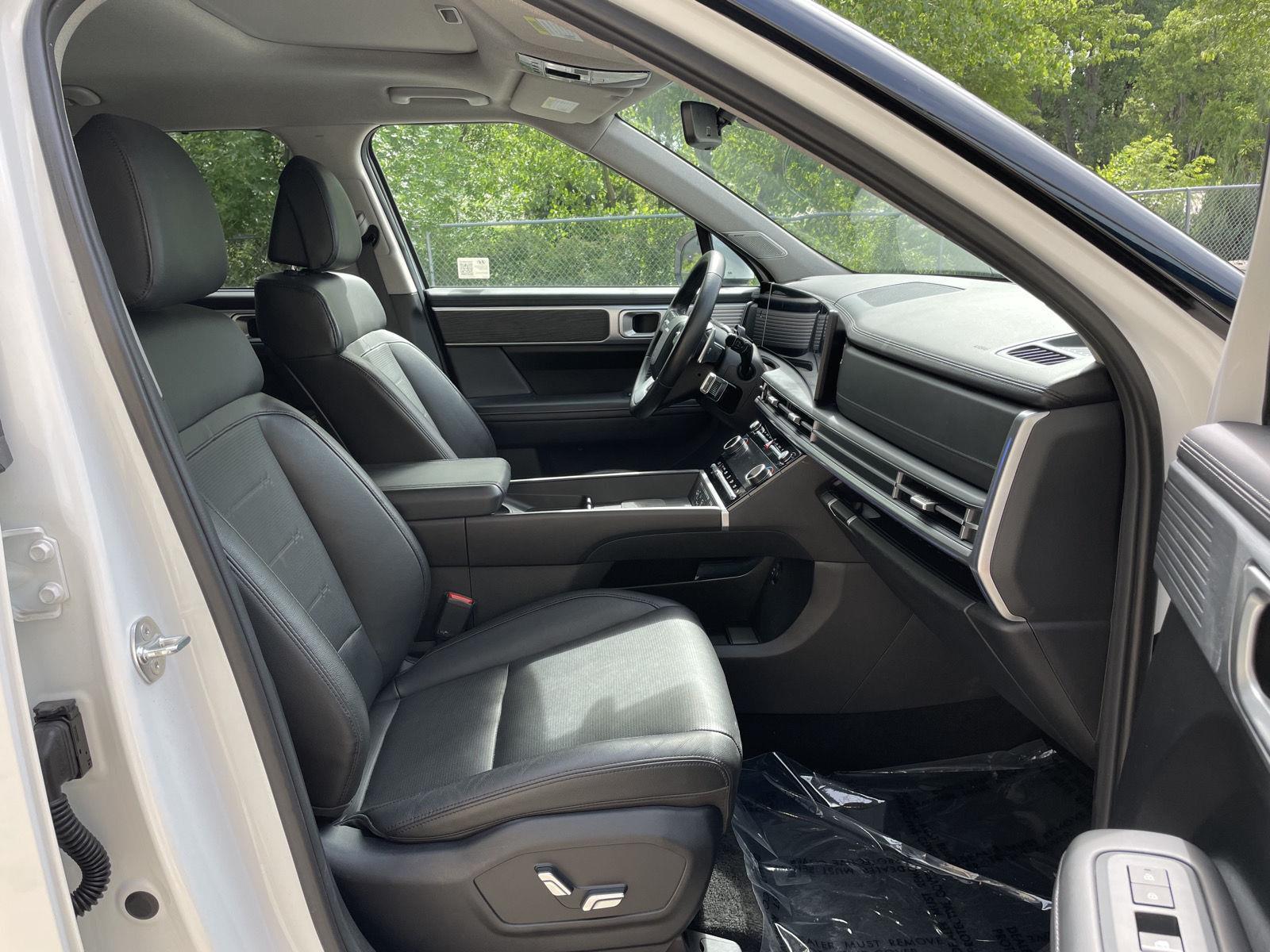 Vehicle photo 19