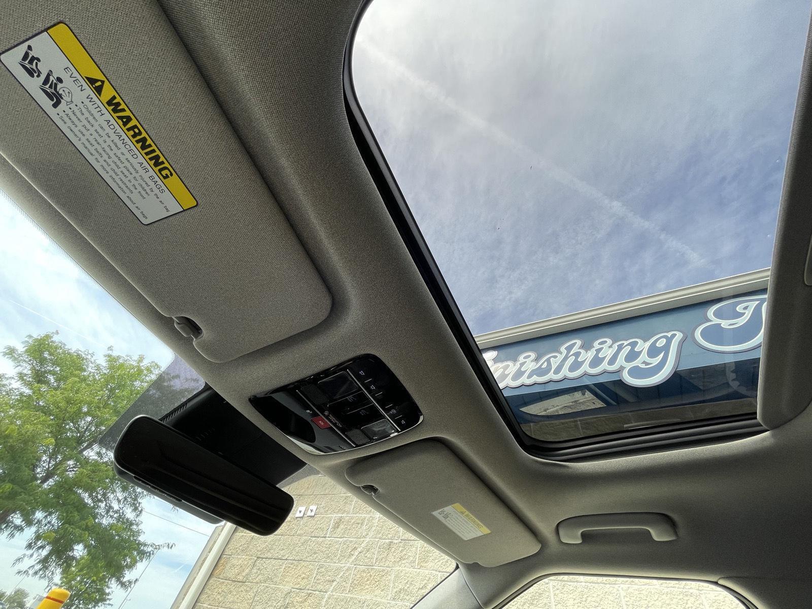 Vehicle photo 22