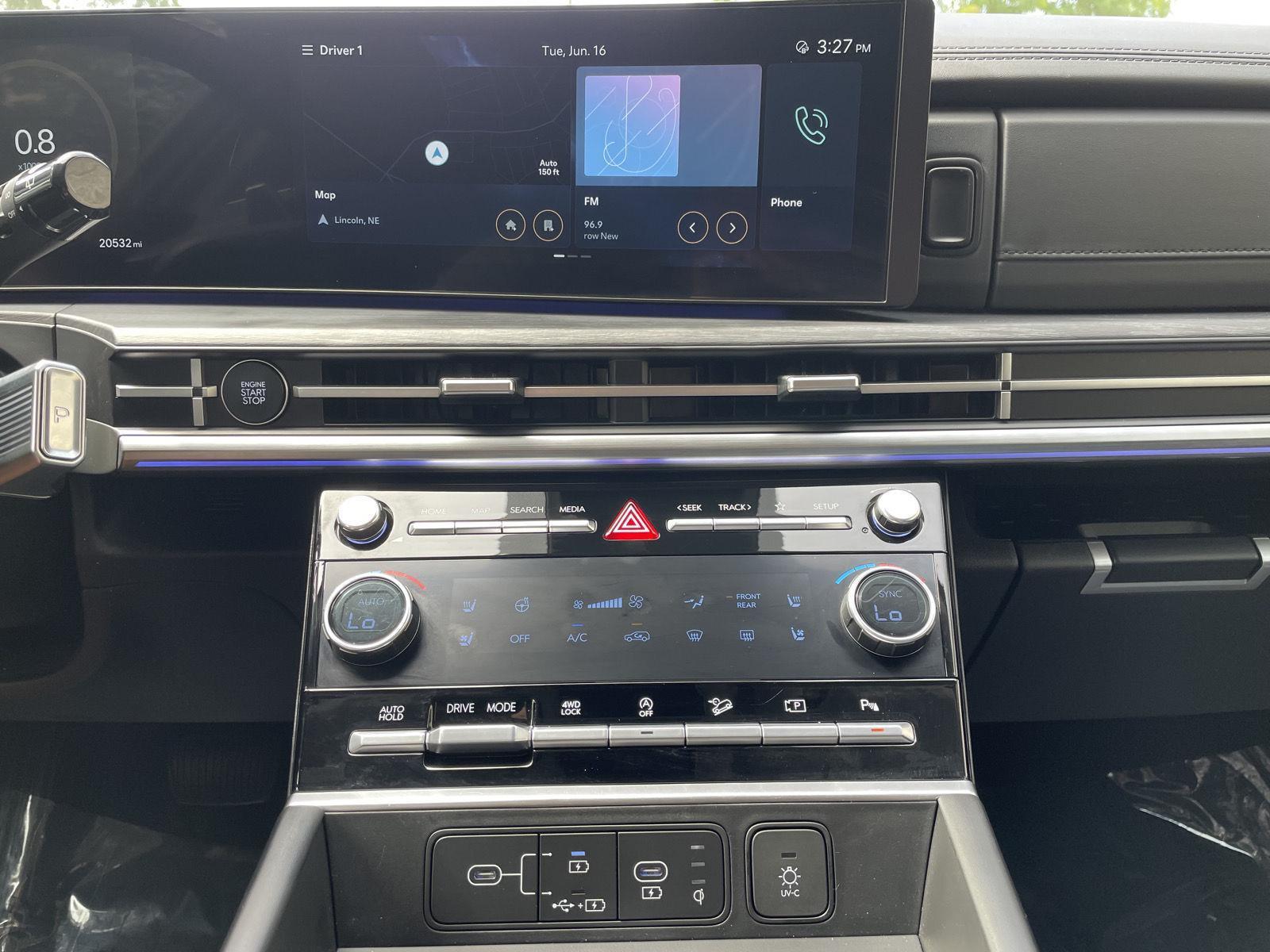 Vehicle photo 23